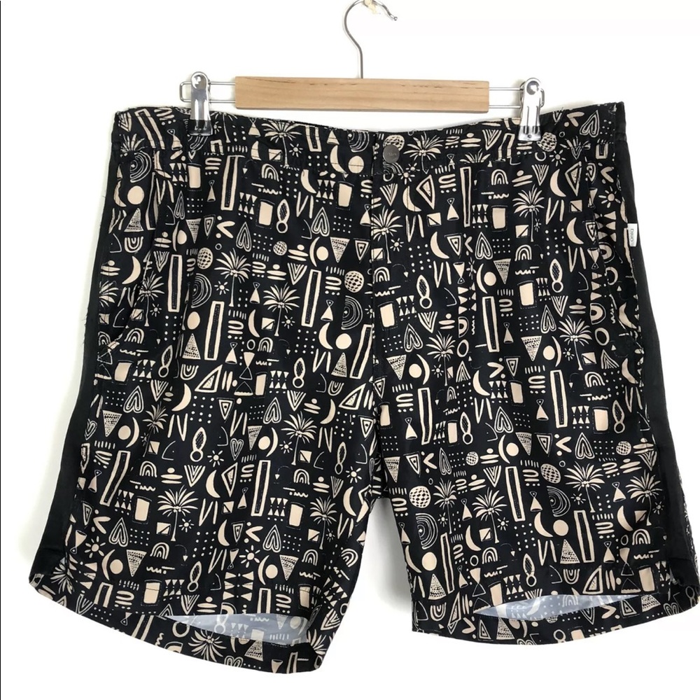 Onia The Calder Board Shorts swim in black & tan 
Tribal Geo print
Size XL